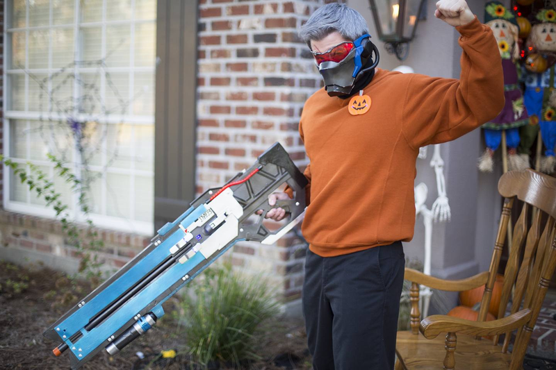 Illustration for article titled Soldier 76 Makes It A Very Dad Halloween